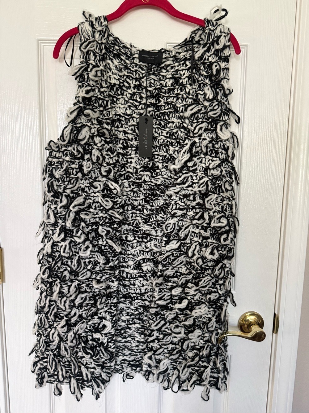 NWT Romeo + Juliet Couture Chunky Knit Fringe sleeveless sweater vest Festival M